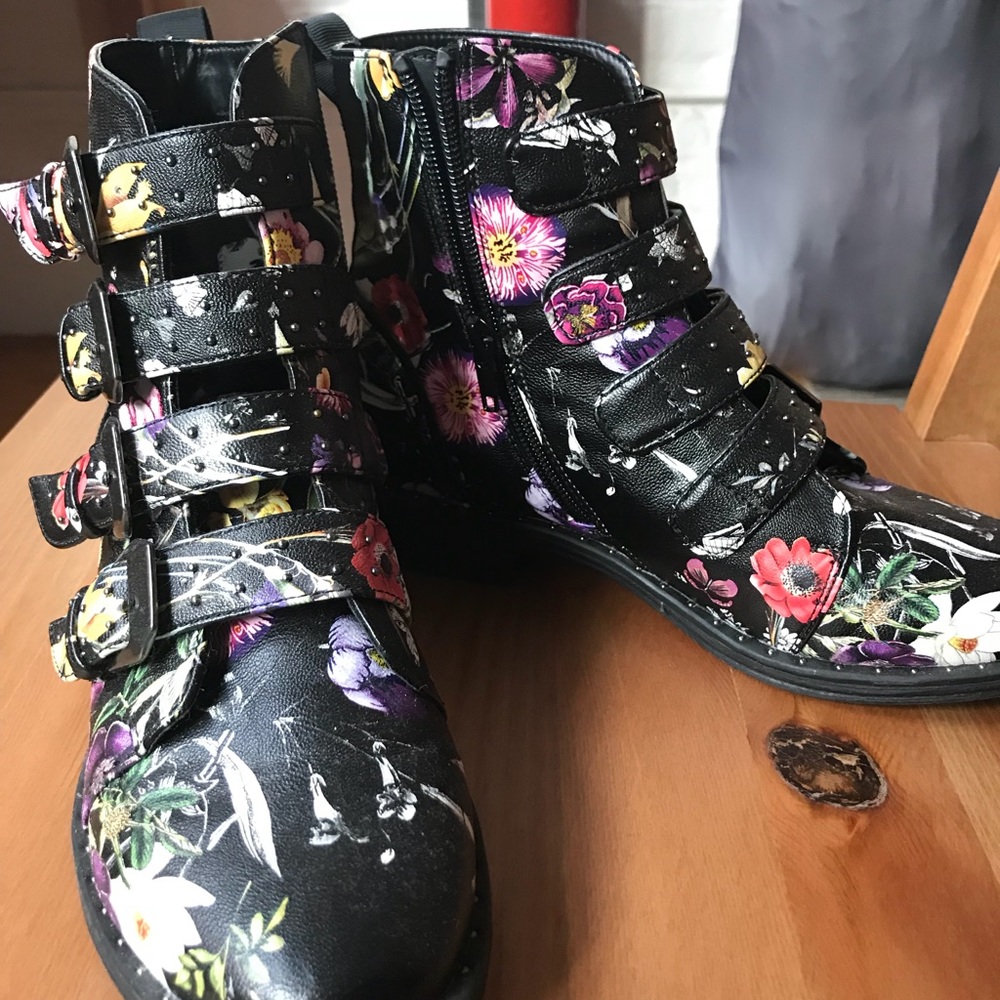 Steve Madden Flowered Boots!